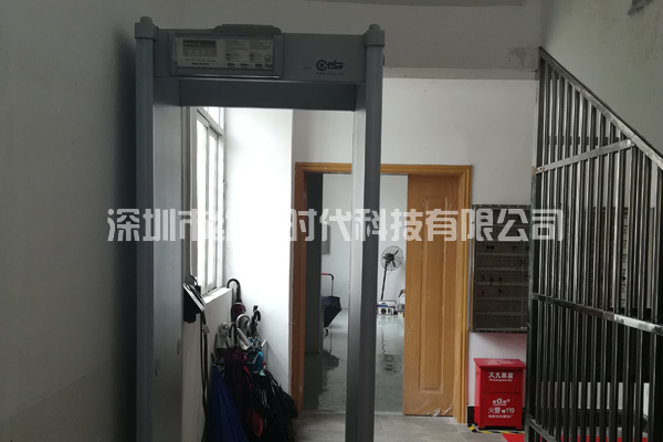 東莞僑福首飾采購我司代理的意大利啟亞HI-PE進(jìn)口品牌安檢門[圖]