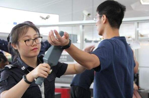 堅守空防安全，安檢門通道工作忙！