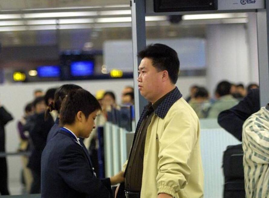 小知識：身上有鋼板能坐飛機通過安檢門的檢測？